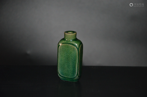 green glazed square snuff bottle