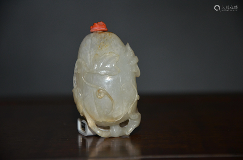 hetian jade convex-carved snuff bottle