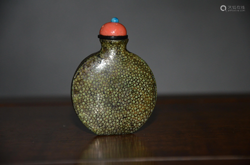 jade inlaid snuff bottle