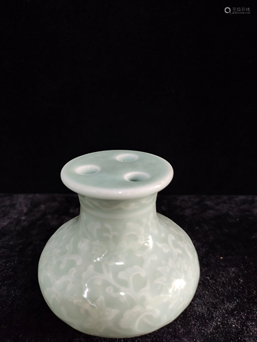 a chinese celadon glazed flower vase Qian Long Mark