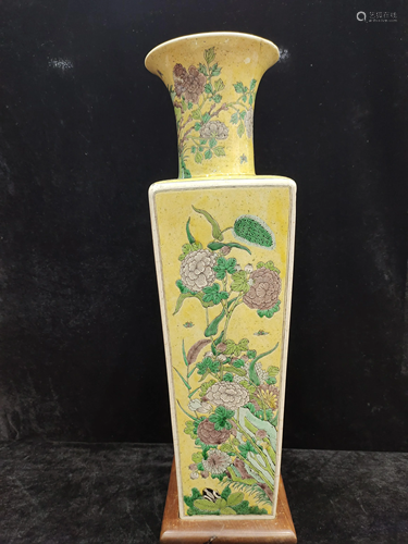 A chinese sang cai porcelain vase KANG XI MARK