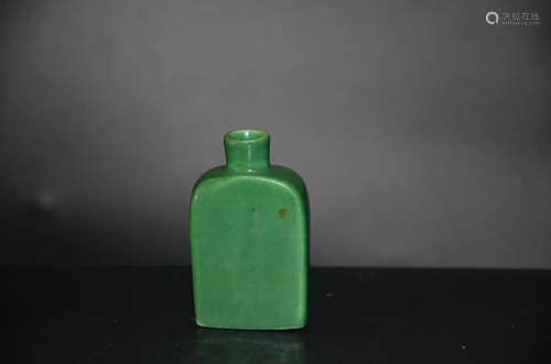 malachite green glazed snuff bottle