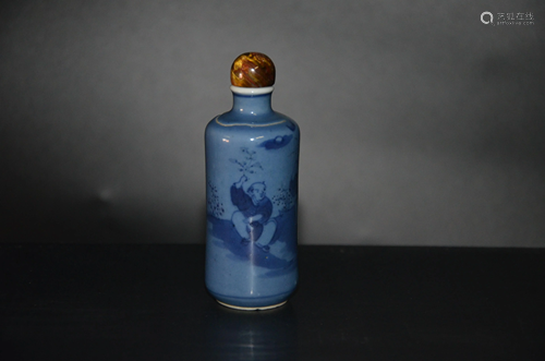 blue and white snuff bottle