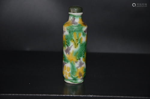 three colour porcelain snuff bottle