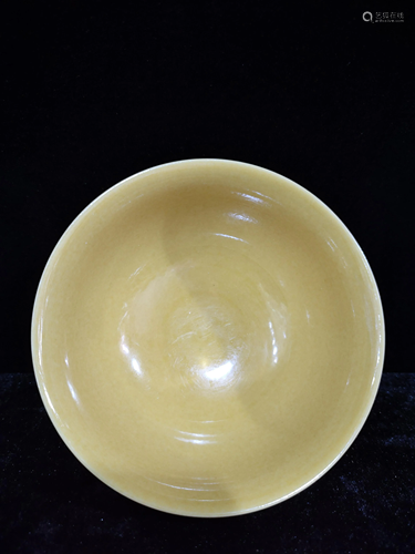 a chinese yellow glaze bowl Qian Long Mark