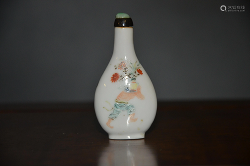 famille rose porcelain snuff bottle