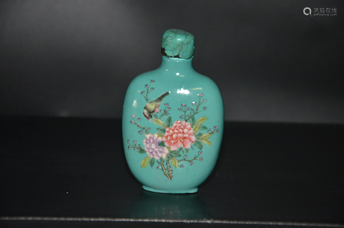 turquoise ground powder snuff bottle