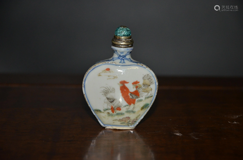 blue and white colourful snuff bottle with window