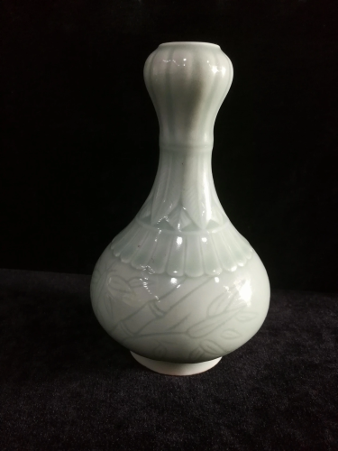 a chinese celadon vase Qian Long Mark