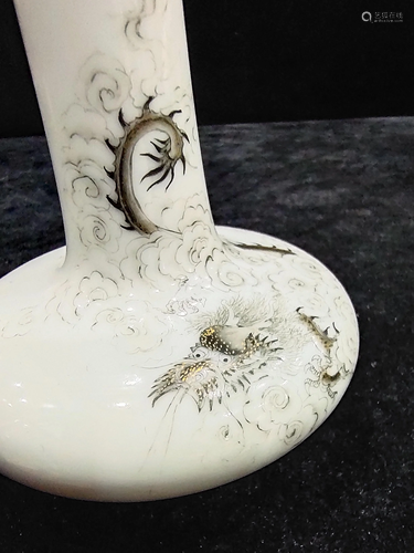 A chinese ink colour dragon vase