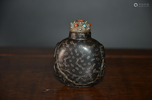 stone duanshi (seven stars) snuff bottle