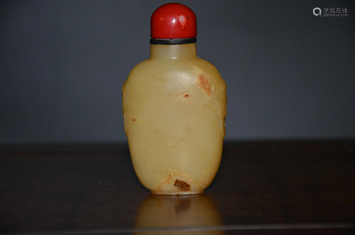 yellow jade snuff bottle