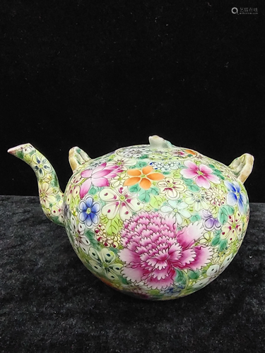 A chinese famille rose tea pot QIAN LONG MARK