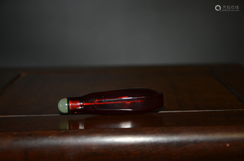 blood amber snuff bottle