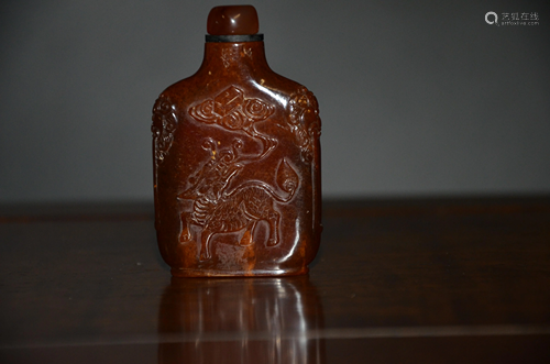 amber golden snuff bottle