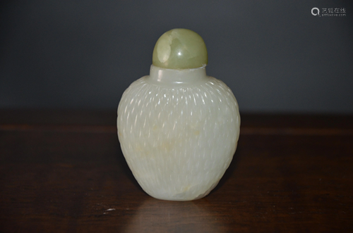 hetian jade snuff bottle