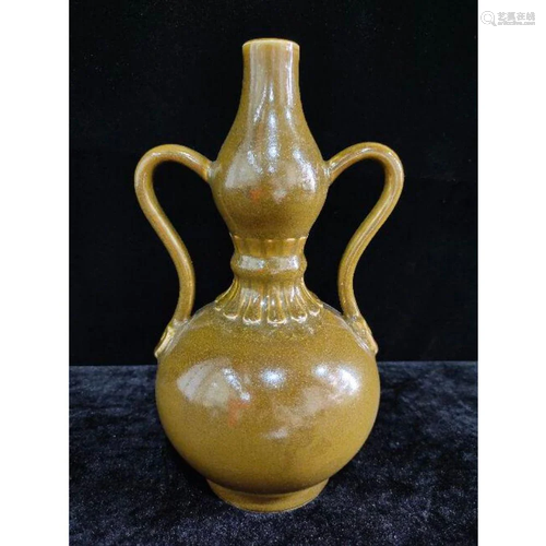 A chinese tea dust vase QIAN LONG MARK