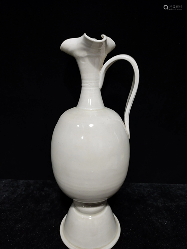 a chinese white glazed vase, song style