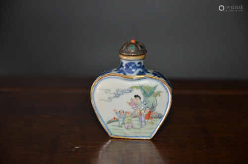 blue and white enamel snuff bottle