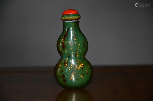 glass sprinkled golden snuff bottle