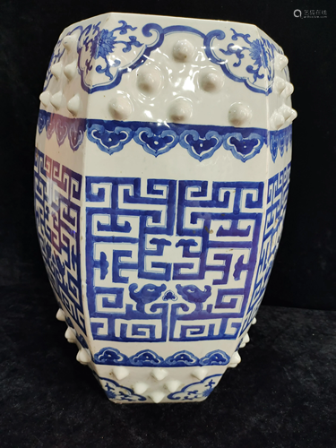 A chinese blue&white porcelain stool