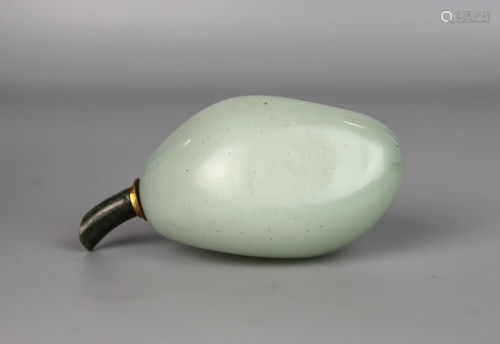 a chinese jade snuff bottle