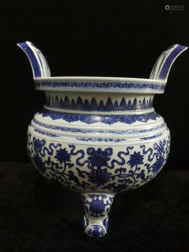a chinese blue and white censer