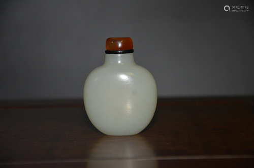 hetian jade snuff bottle