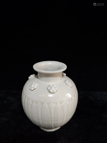 a chinese ding yao vase, Song Style