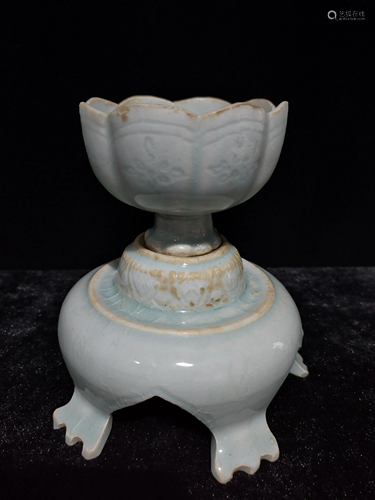 a chiense celadon glazed cup with stand, song style