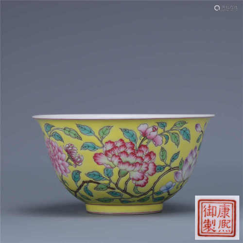 Qing Kangxi yellow ground famille rose flower pattern bowl