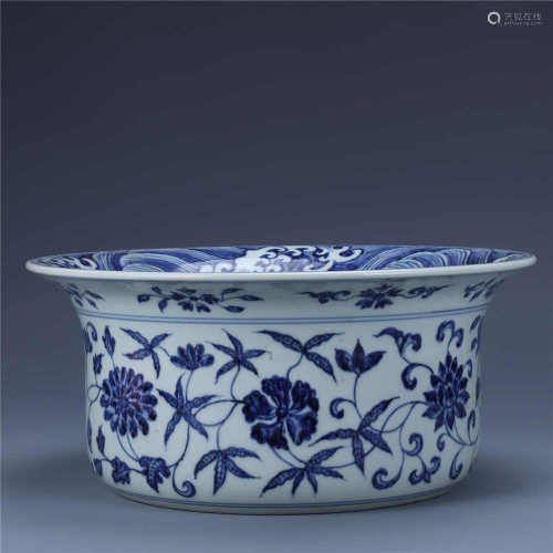 Ming Chenghua blue and white figure jar