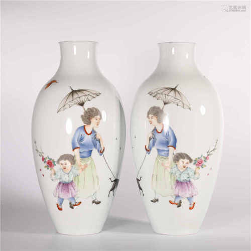Qianlong famille rose reward bottle