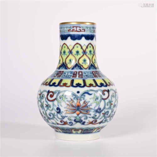 Qianlong Doucai Sky Ball Bottle