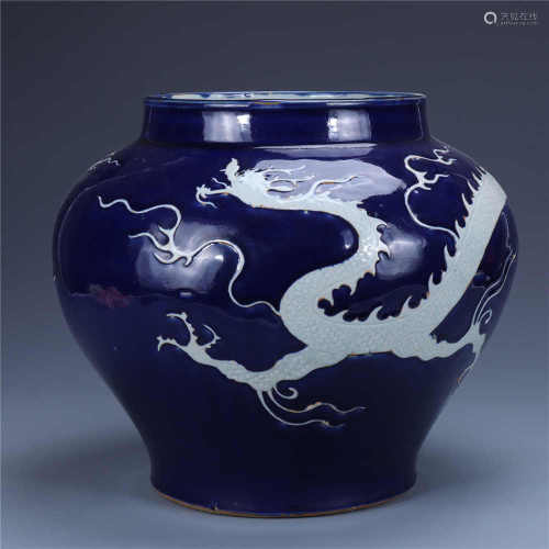 Mingji blue glaze jar with white dragon pattern