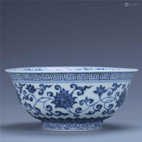 A large blue and white bowl with lotus pattern in Xuande, Ming Dynasty