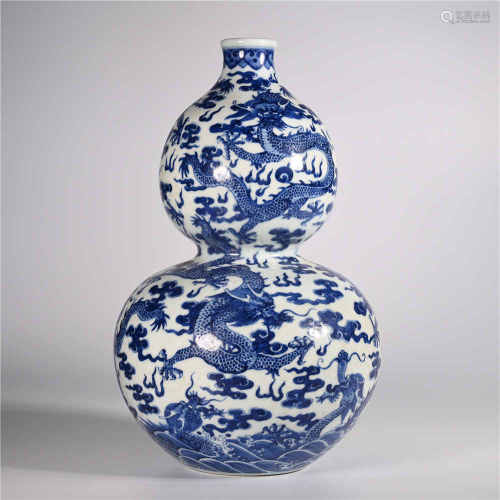 Qianlong blue and white gourd