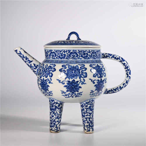 Qianlong blue and white four-legged pot