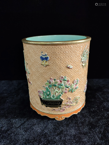 a chinese famille rose brush pot Qian Long Mark