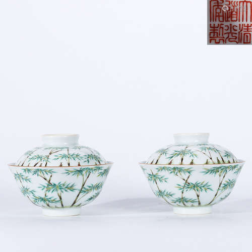 A pair of Qing Daoguang pastel bowls with bamboo pattern