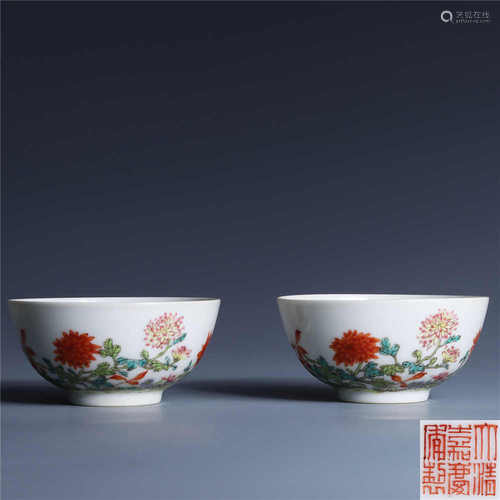 A pair of famille rose bowls with floral patterns in Jiaqing period