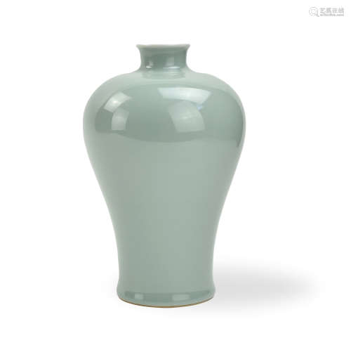 Chinese Green Glazed Meiping Vase w/ Qianlong Mark