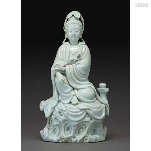 STATUETTE DE GUANYIN en porcelaine émaillée blanc …