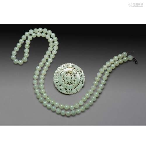 COLLIER composé de 99 perles de jade néphrite céla…