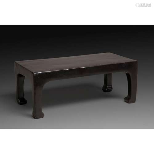 PETITE TABLE DE LETTRÉ en bois laqué marron foncé,…