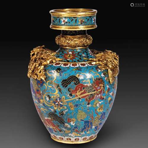 VASE RITUEL en cuivre doré et émaux cloisonnés pol…