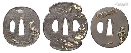 Drei tsuba. Eisen. 18./19. Jh.