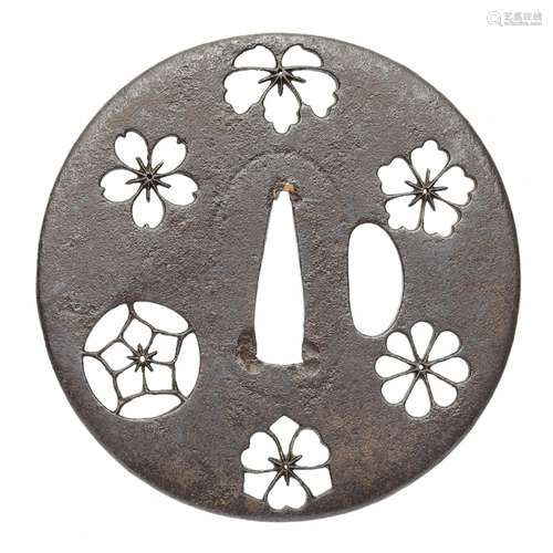 Tsuba. Eisen. 17./18. Jh.