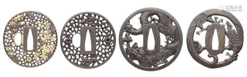 Vier tsuba. Eisen. Edo-Zeit