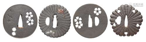 Vier tsuba. Eisen. Edo-Zeit